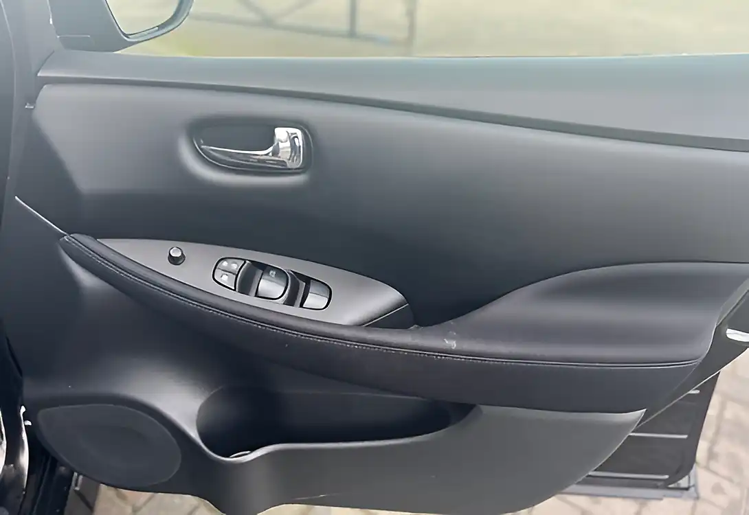 Used 2021 Nissan Leaf Acenta Black - Interior and Exterior details 18