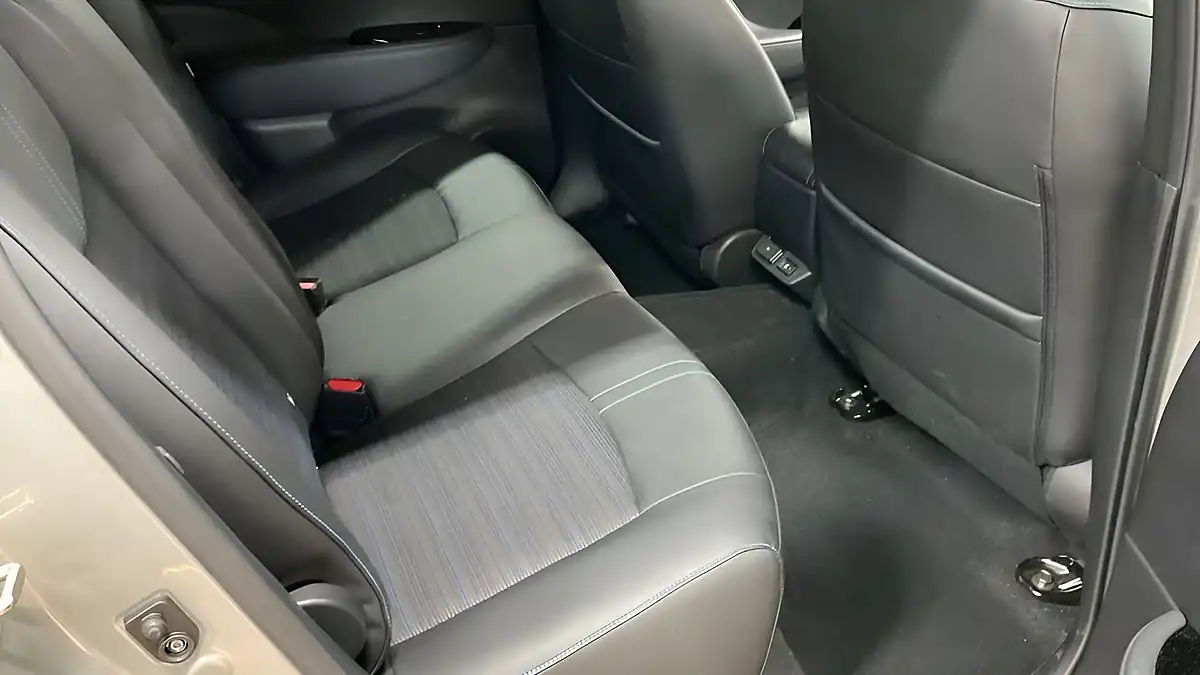 Used 2021 Nissan Leaf N-Connecta Silver - Interior and Exterior details 17
