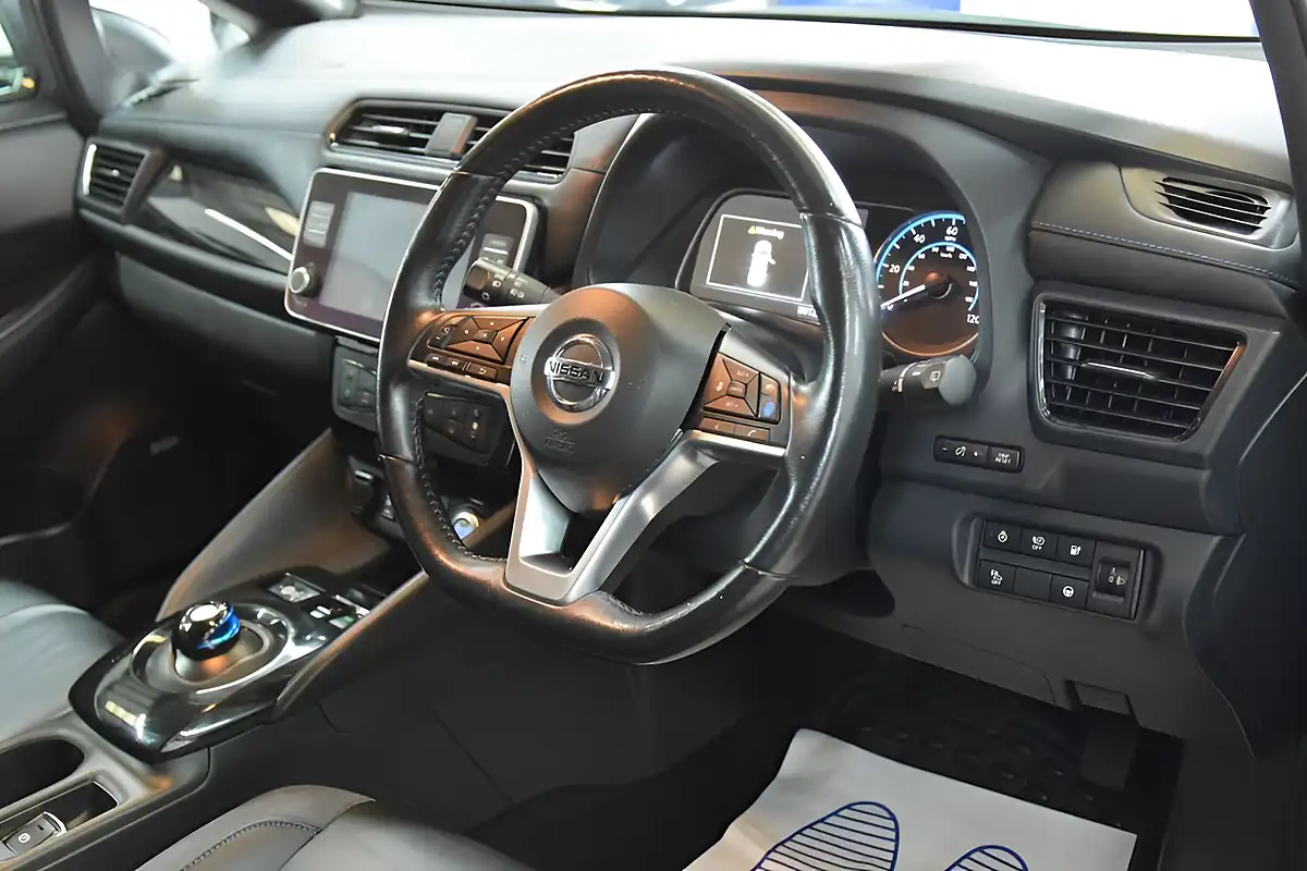 Used 2021 Nissan Leaf Tekna Black - Interior and Exterior details 10