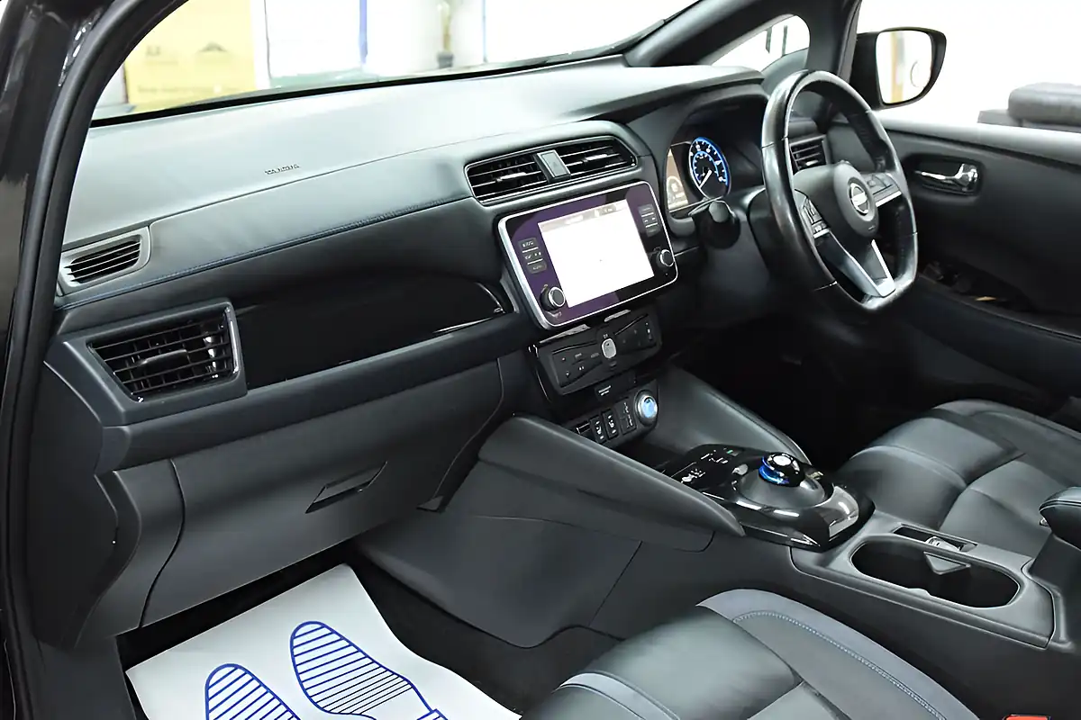 Used 2021 Nissan Leaf Tekna Black - Interior and Exterior details 17