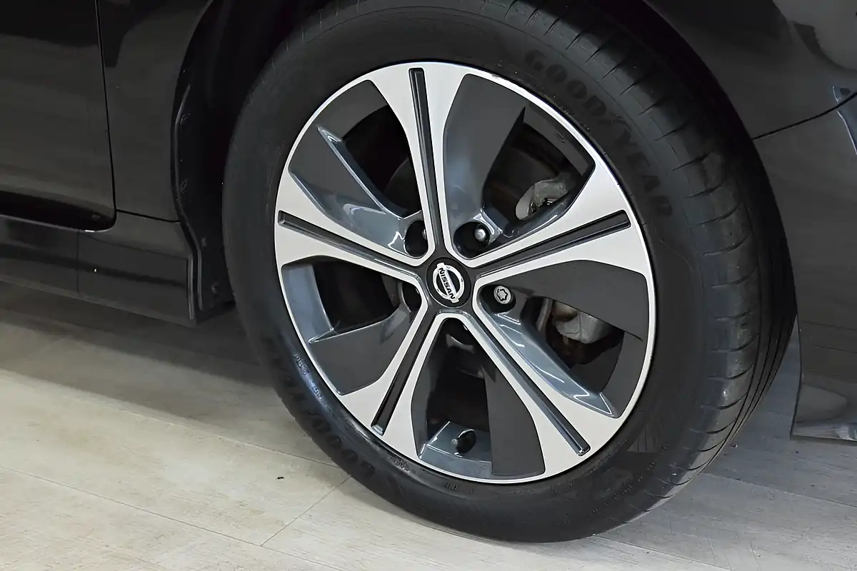 Used 2021 Nissan Leaf Tekna Black - Interior and Exterior details 8