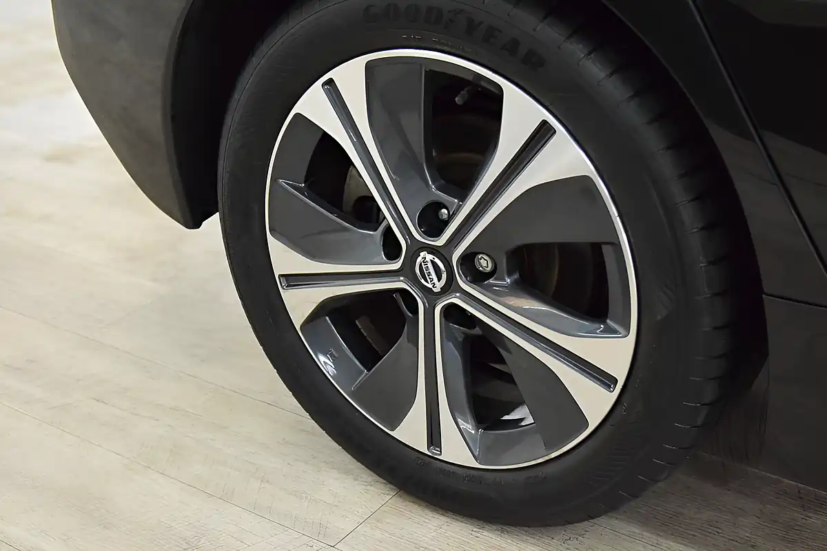 Used 2021 Nissan Leaf Tekna Black - Interior and Exterior details 9