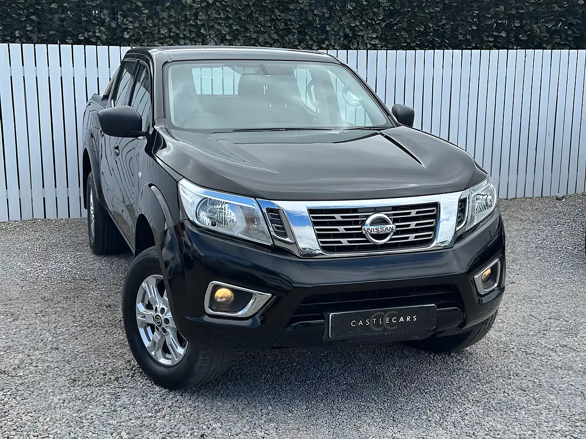 Used 2021 Nissan Navara Acenta Black - Front View