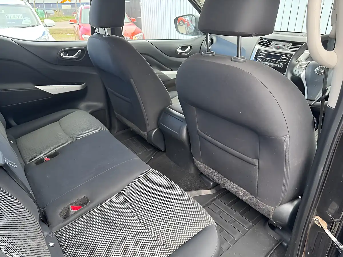 Used 2021 Nissan Navara Acenta Black - Interior and Exterior details 18