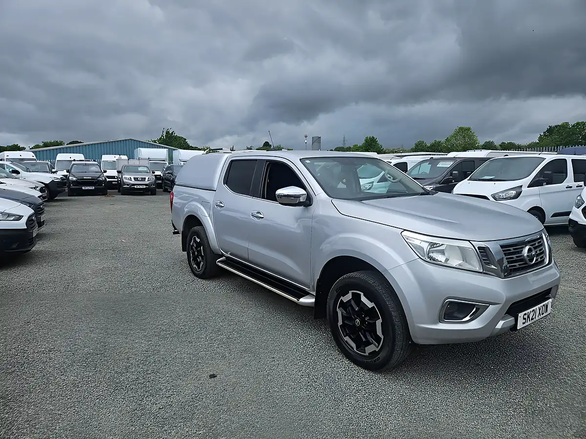 Used 2021 Nissan Navara N-Connecta Silver - Front View