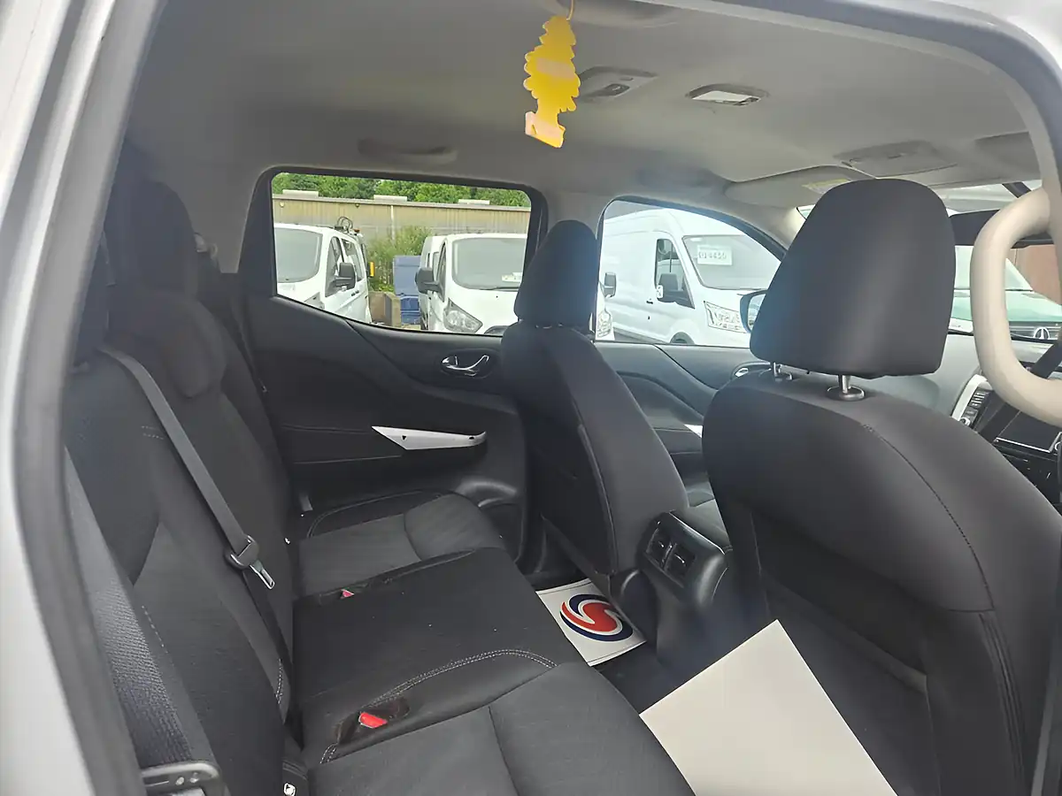 Used 2021 Nissan Navara N-Connecta Silver - Interior and Exterior details 10