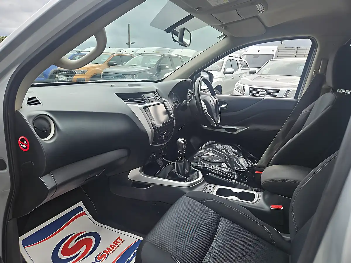 Used 2021 Nissan Navara N-Connecta Silver - Interior and Exterior details 13