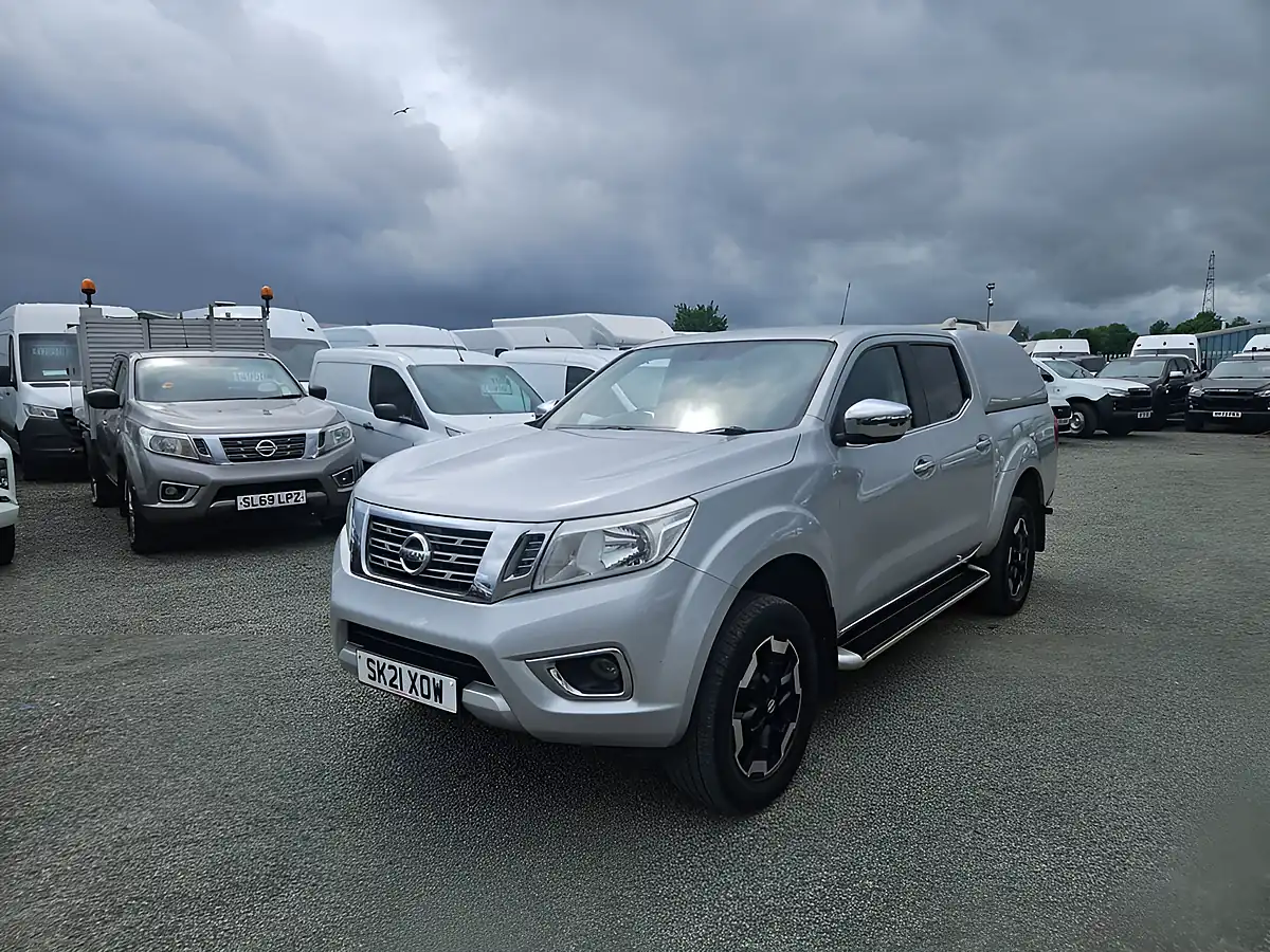 Used 2021 Nissan Navara N-Connecta Silver - Interior and Exterior details 4
