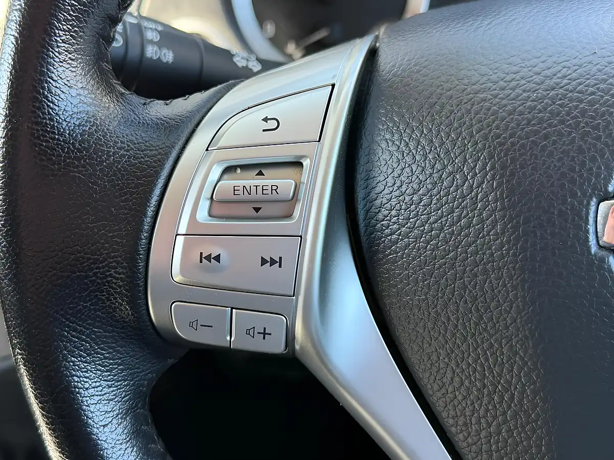 Used 2021 Nissan Navara N-Guard Grey - Interior and Exterior details 9