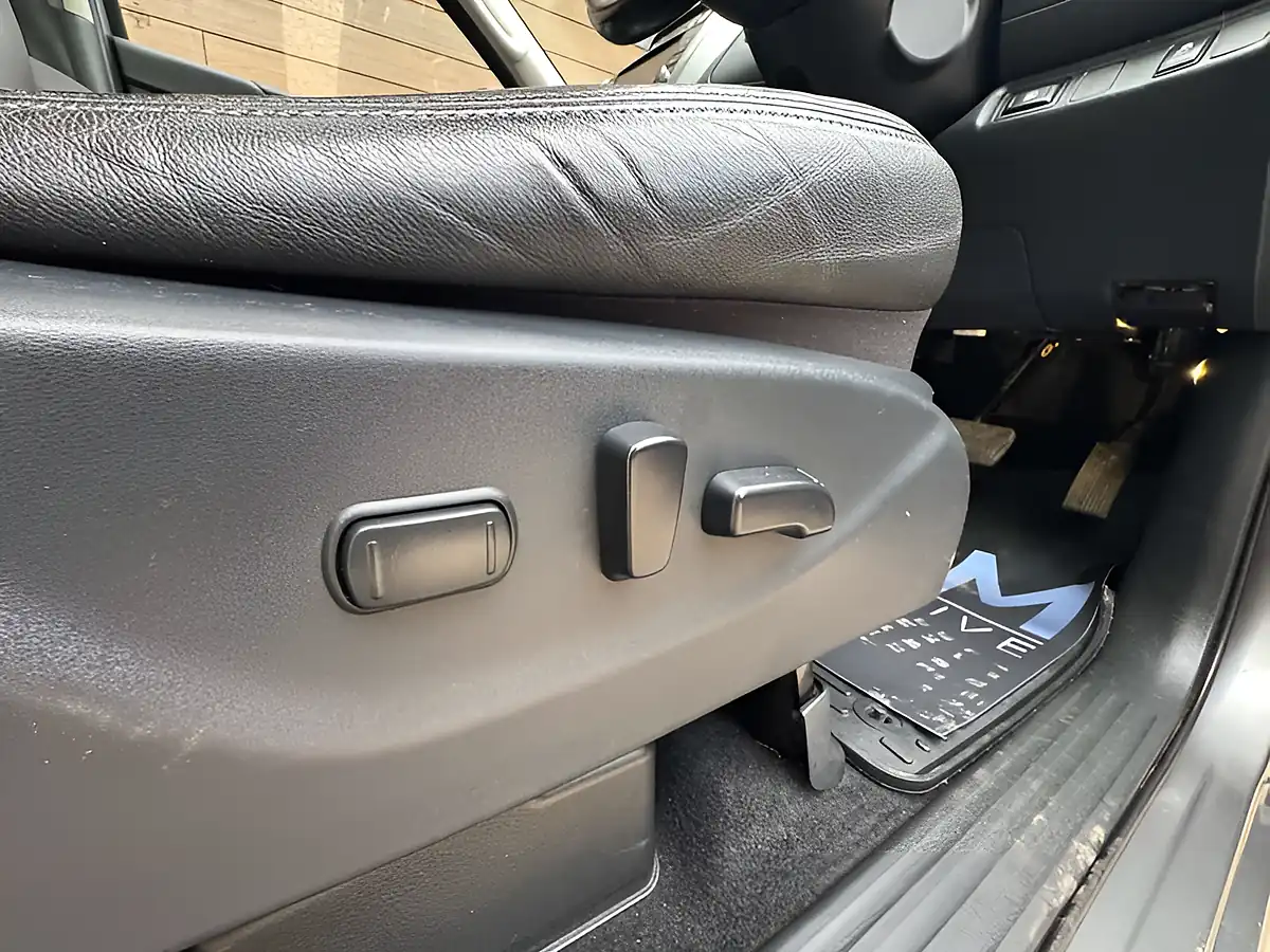 Used 2021 Nissan Navara N-Guard Grey - Interior and Exterior details 16
