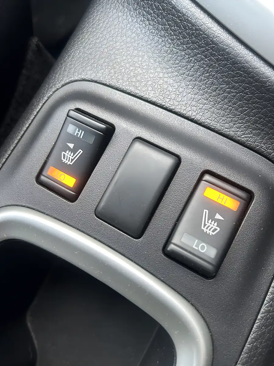 Used 2021 Nissan Navara N-Guard Metallic Grey - Interior and Exterior details 16