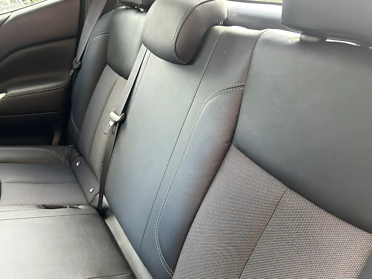 Used 2021 Nissan Navara N-Guard Twilight Grey - Interior and Exterior details 17