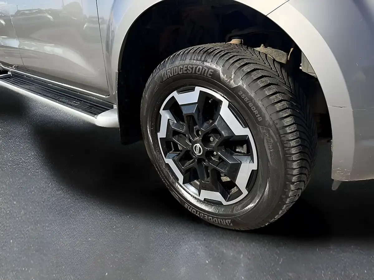 Used 2021 Nissan Navara Tekna Grey - Interior and Exterior details 12