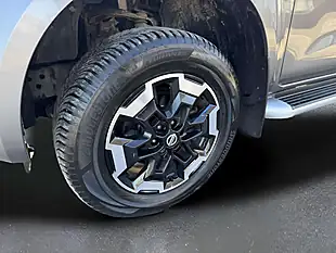 Used 2021 Nissan Navara Tekna Grey - Interior and Exterior details 15