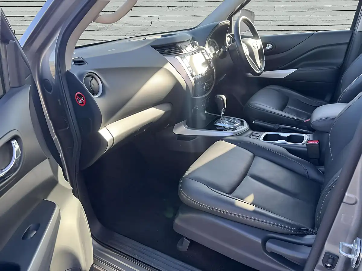 Used 2021 Nissan Navara Tekna Grey - Interior and Exterior details 16