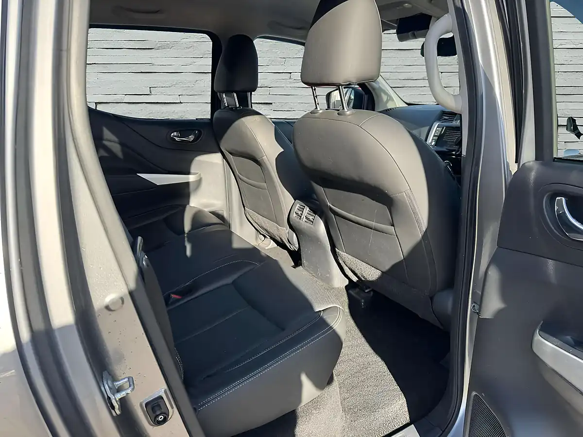 Used 2021 Nissan Navara Tekna Grey - Interior and Exterior details 18