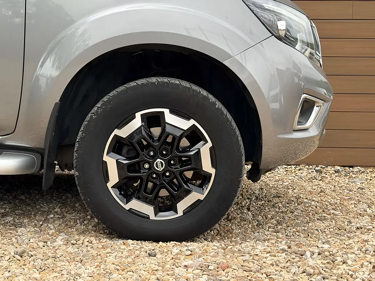 Used 2021 Nissan Navara Tekna Grey - Interior and Exterior details 10