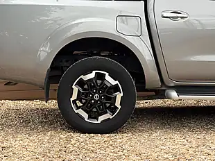 Used 2021 Nissan Navara Tekna Grey - Interior and Exterior details 11