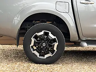 Used 2021 Nissan Navara Tekna Grey - Interior and Exterior details 12