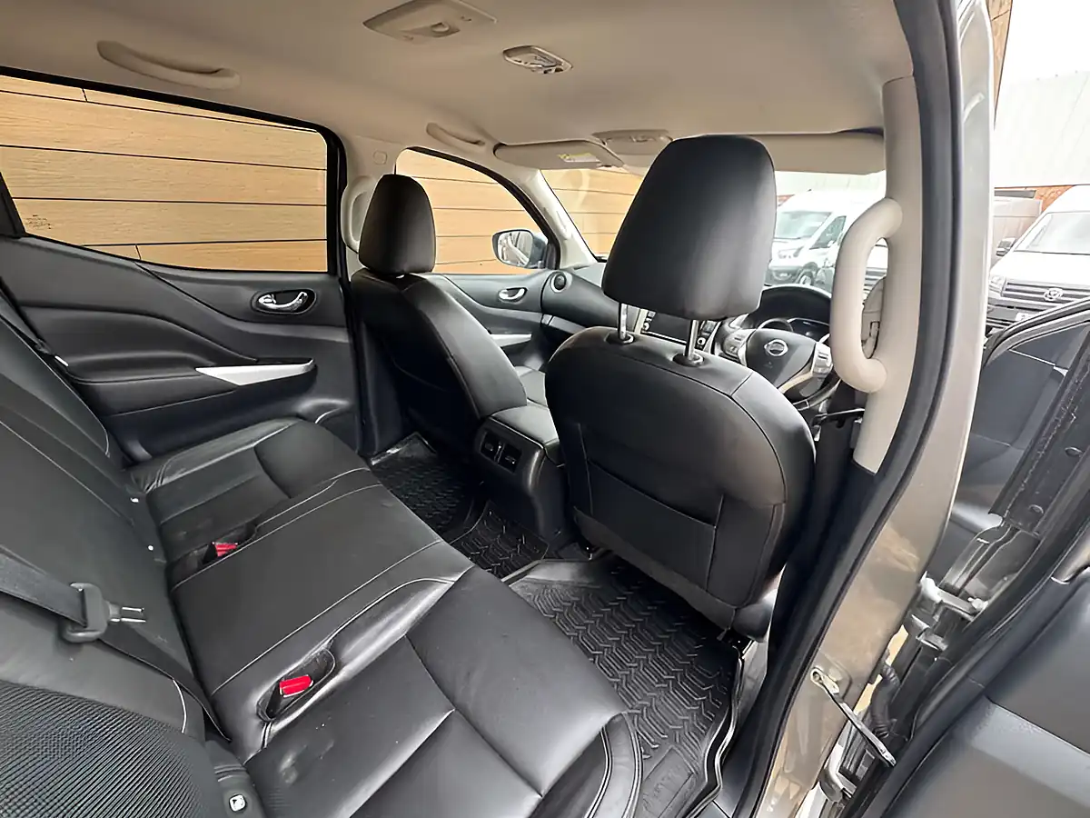 Used 2021 Nissan Navara Tekna Grey - Interior and Exterior details 15