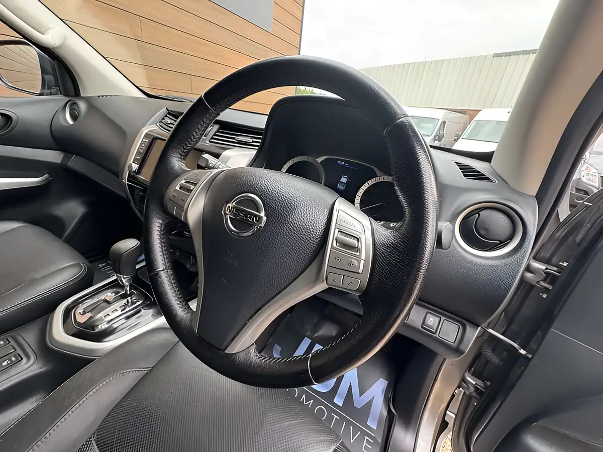 Used 2021 Nissan Navara Tekna Grey - Interior and Exterior details 16