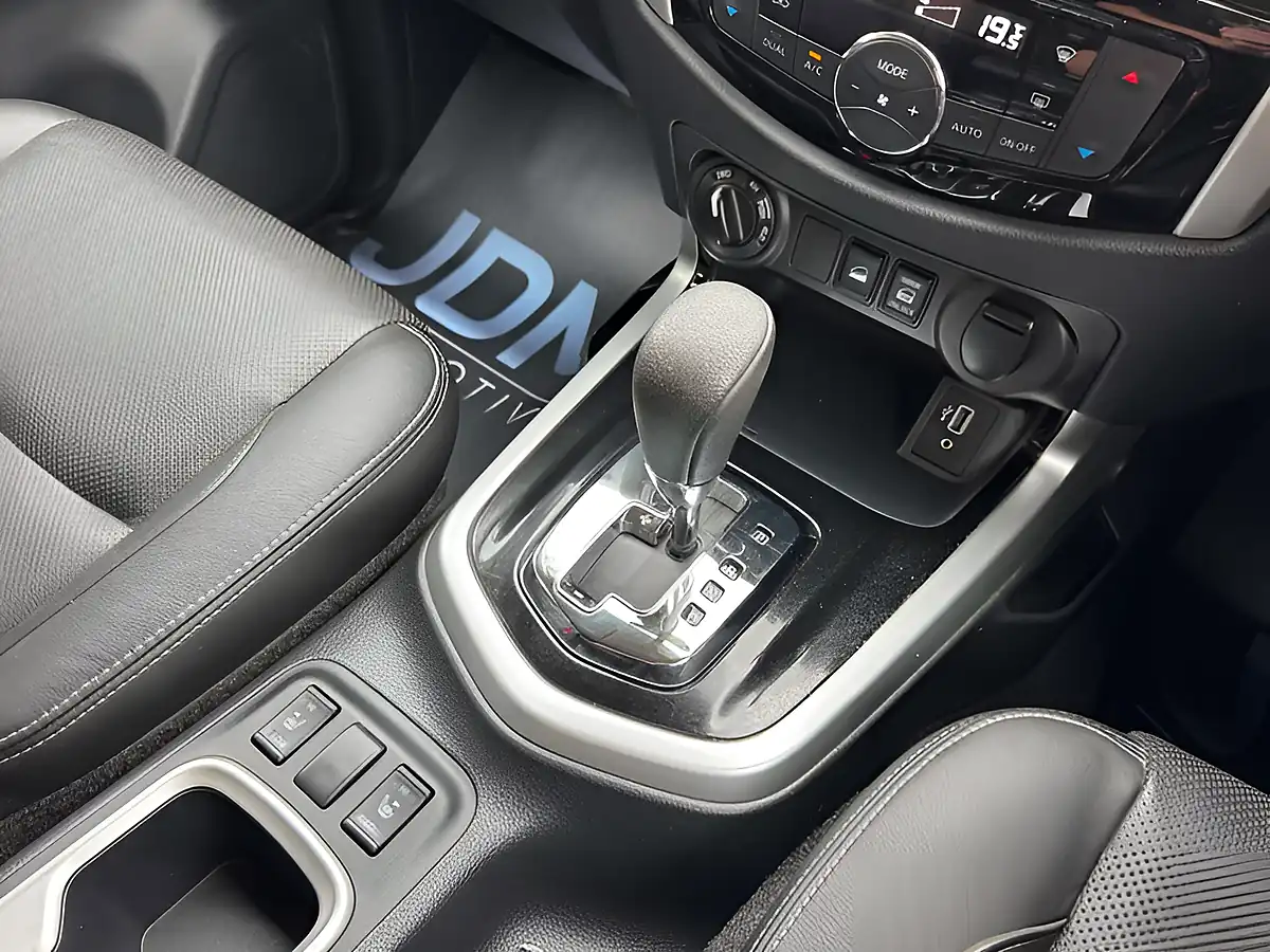 Used 2021 Nissan Navara Tekna Grey - Interior and Exterior details 18