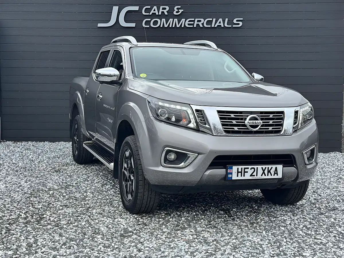 Used 2021 Nissan Navara Tekna Grey - Front View