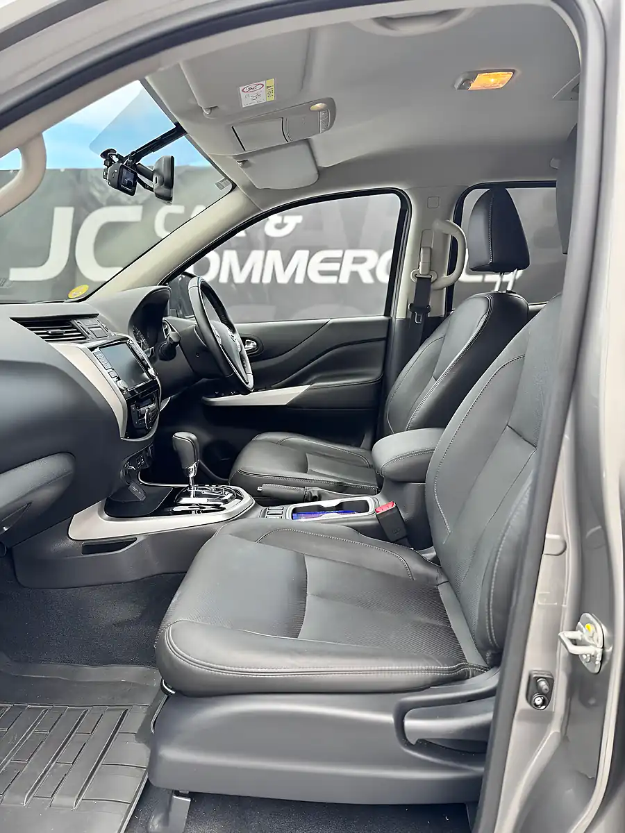 Used 2021 Nissan Navara Tekna Grey - Interior and Exterior details 10