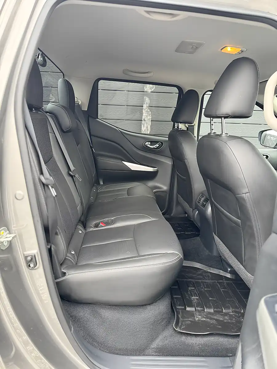 Used 2021 Nissan Navara Tekna Grey - Interior and Exterior details 12