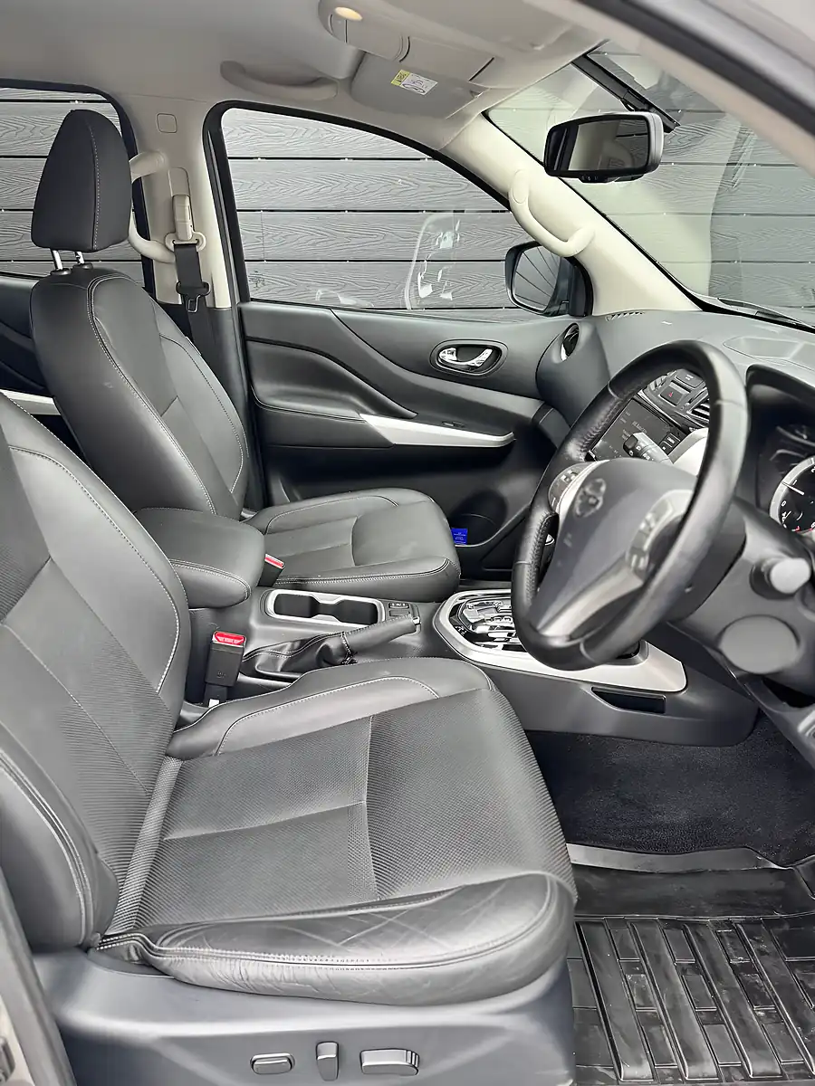 Used 2021 Nissan Navara Tekna Grey - Interior and Exterior details 13