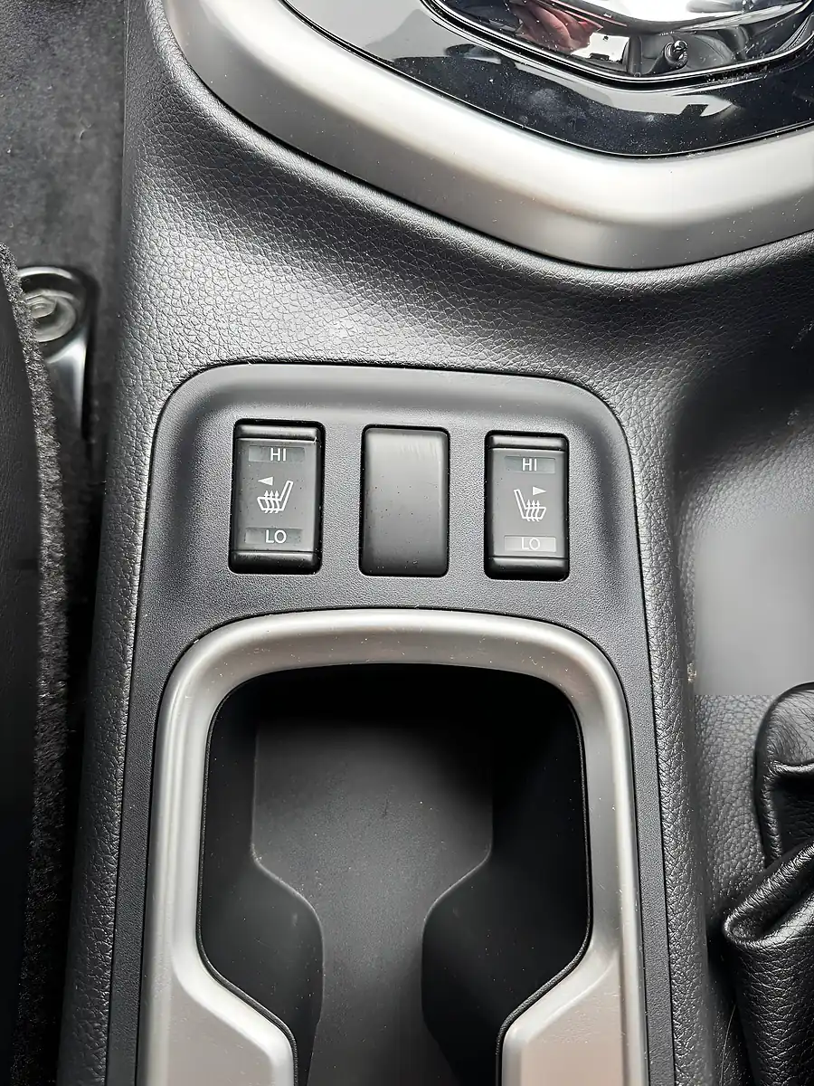 Used 2021 Nissan Navara Tekna Grey - Interior and Exterior details 19