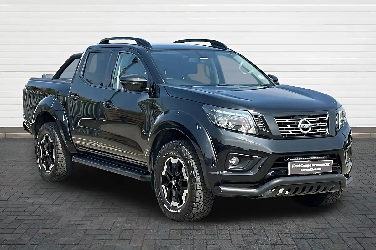 Used 2021 Nissan Navara Tekna Pearl Black - Front View