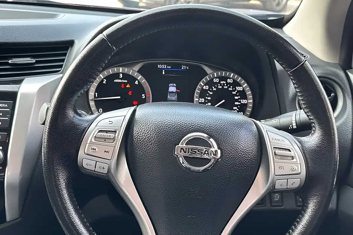 Used 2021 Nissan Navara Tekna Pearl Black - Interior and Exterior details 10