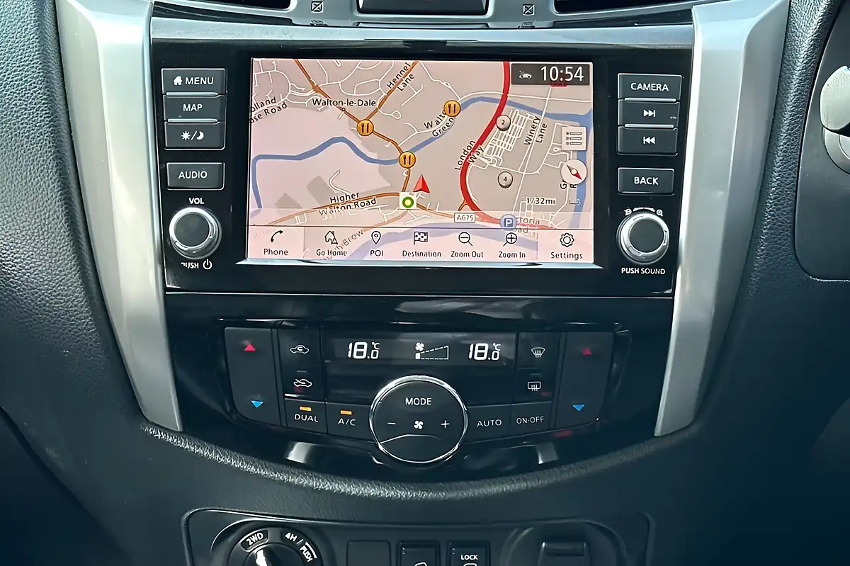Used 2021 Nissan Navara Tekna Pearl Black - Interior and Exterior details 12