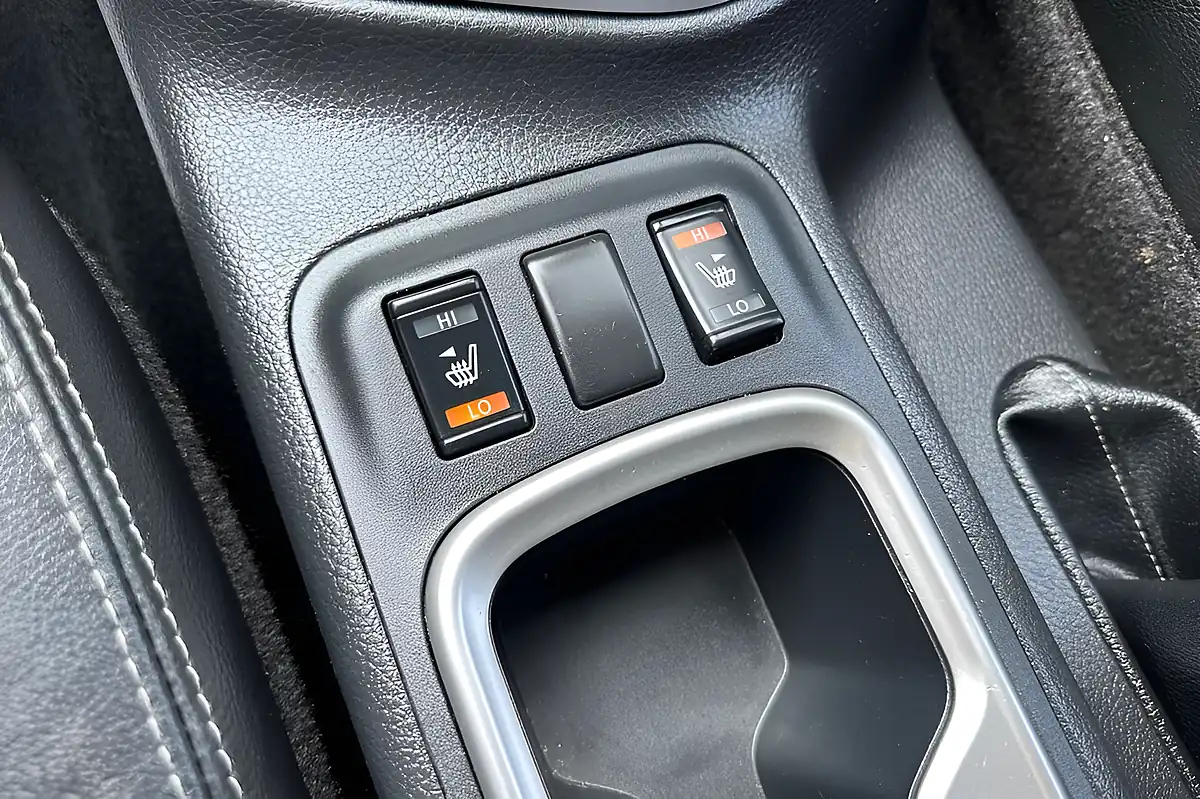 Used 2021 Nissan Navara Tekna Pearl Black - Interior and Exterior details 14