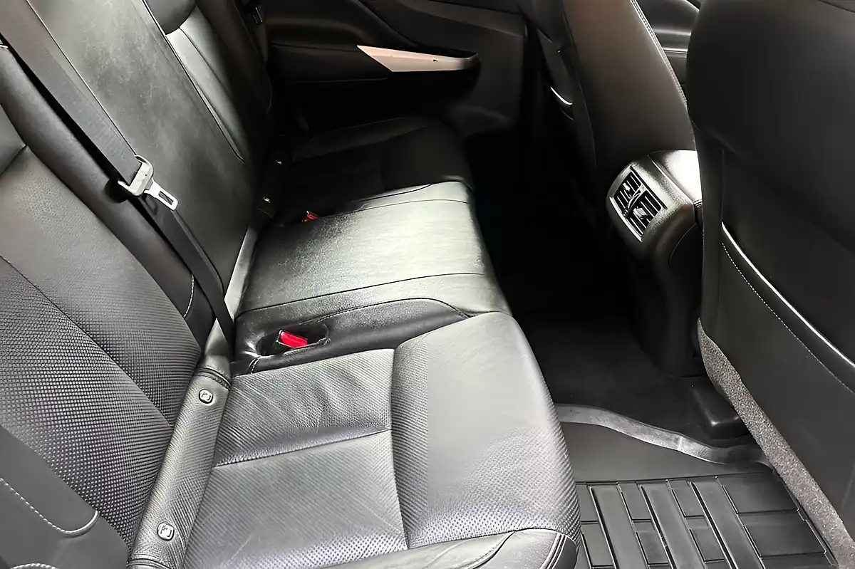 Used 2021 Nissan Navara Tekna Pearl Black - Interior and Exterior details 16