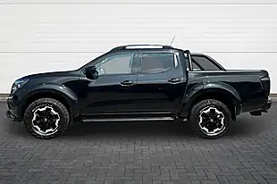 Used 2021 Nissan Navara Tekna Pearl Black - Interior and Exterior details 6