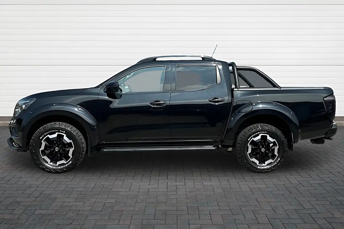 Used 2021 Nissan Navara Tekna Pearl Black - Interior and Exterior details 6