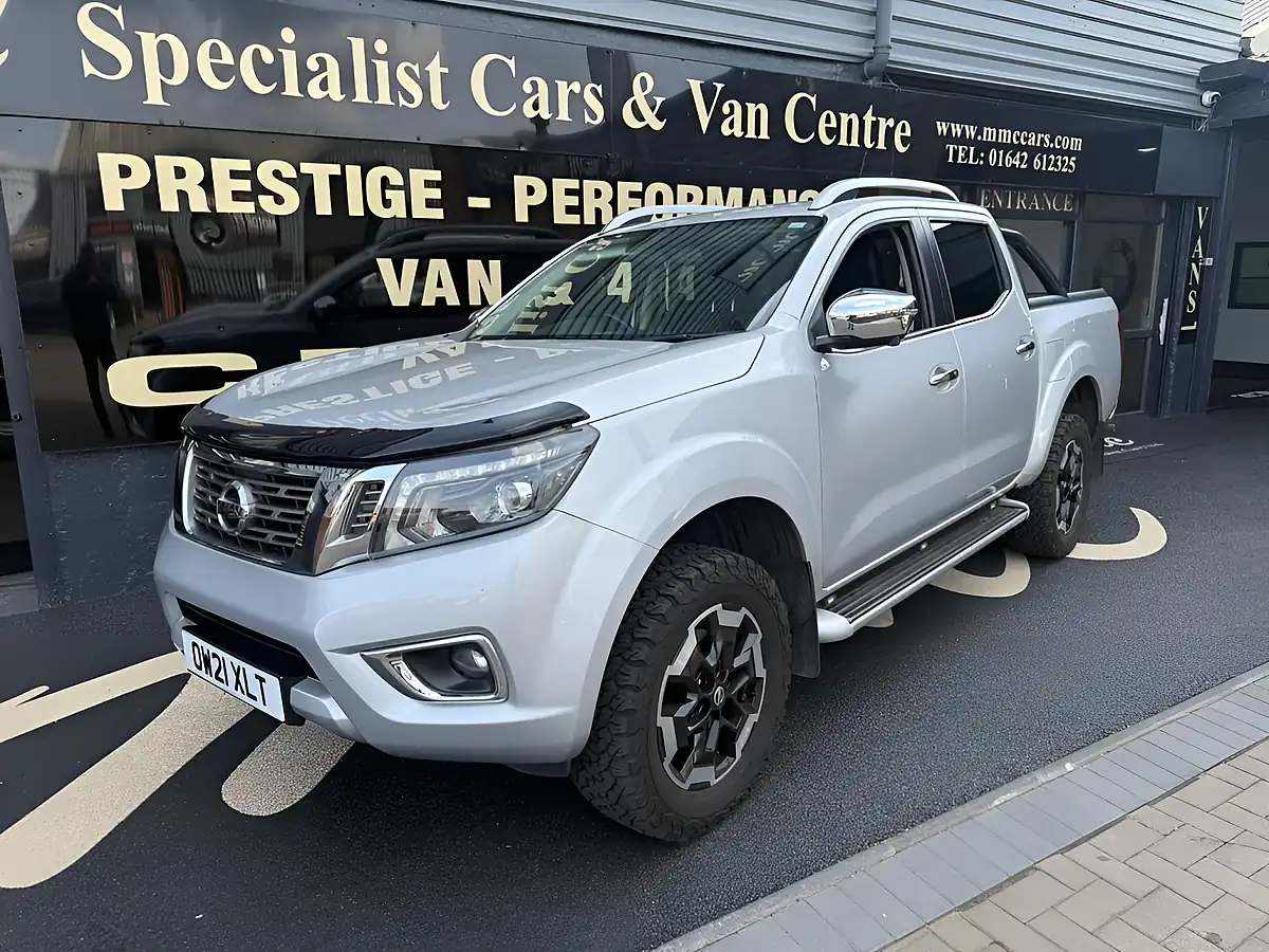 Used 2021 Nissan Navara Tekna Silver - Front View