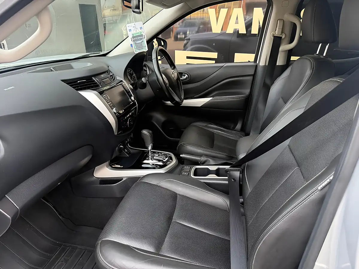Used 2021 Nissan Navara Tekna Silver - Interior and Exterior details 5