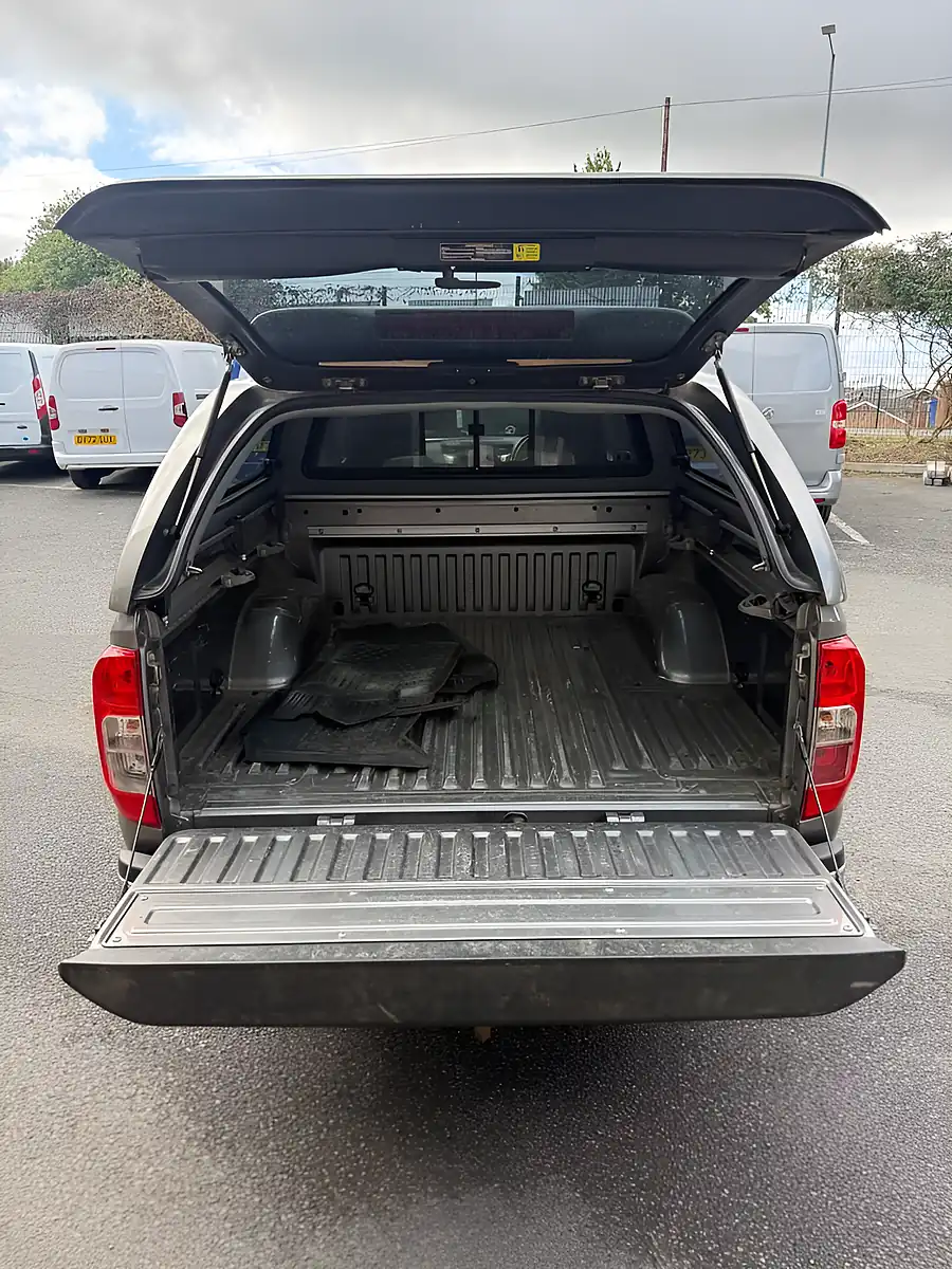 Used 2021 Nissan Navara Tekna Twilight Grey - Interior and Exterior details 10