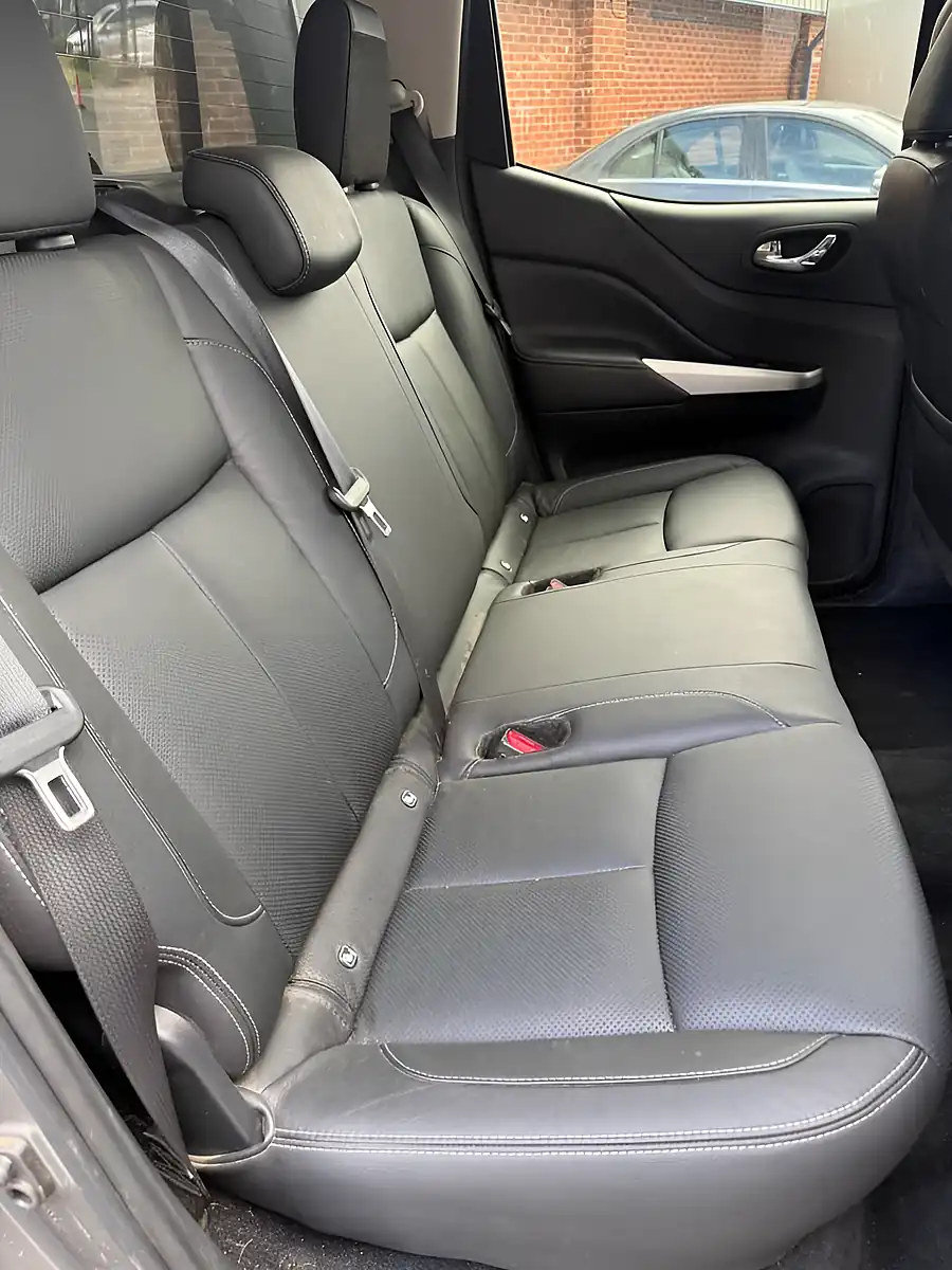 Used 2021 Nissan Navara Tekna Twilight Grey - Interior and Exterior details 8