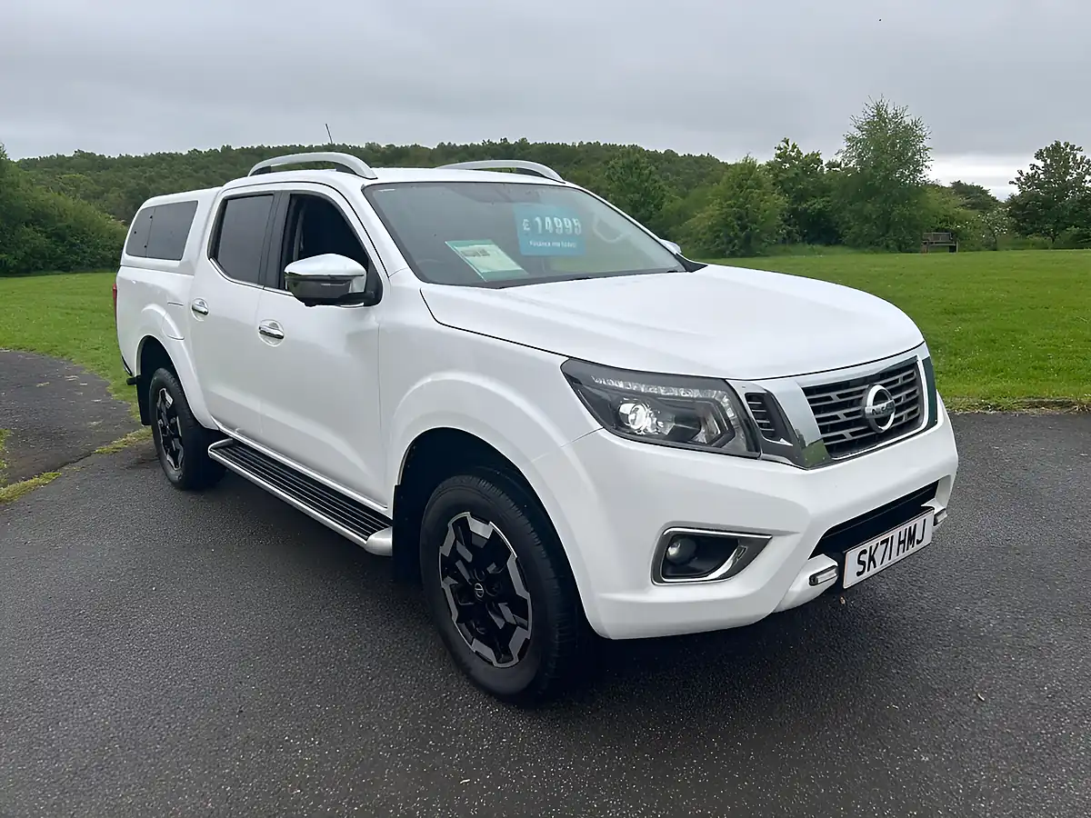 Used 2021 Nissan Navara Tekna White - Front View