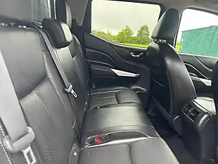 Used 2021 Nissan Navara Tekna White - Interior and Exterior details 12