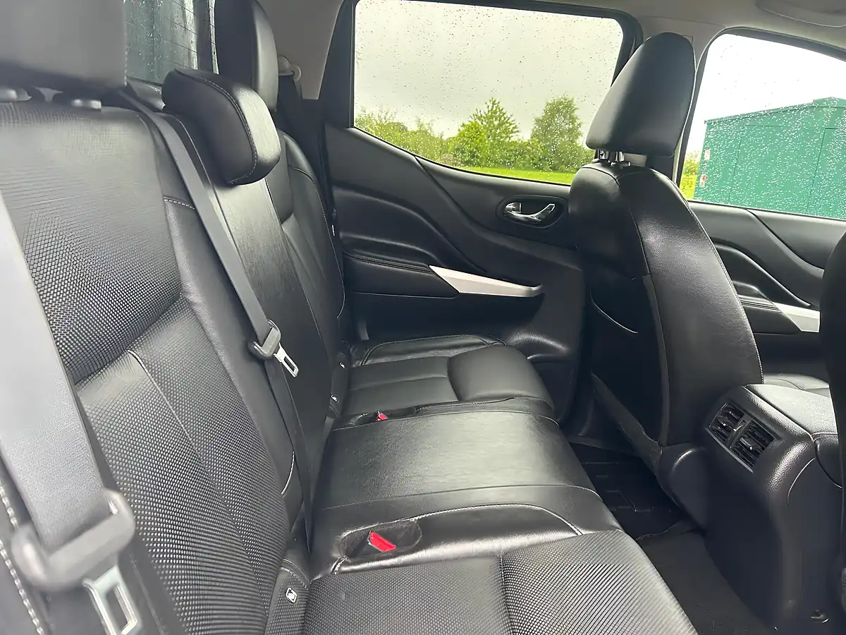 Used 2021 Nissan Navara Tekna White - Interior and Exterior details 12