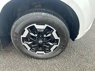 Used 2021 Nissan Navara Tekna White - Interior and Exterior details 13