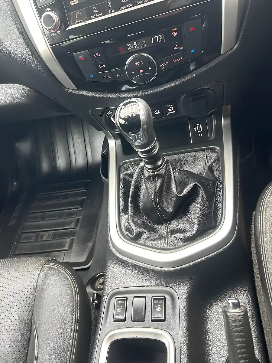 Used 2021 Nissan Navara Tekna White - Interior and Exterior details 8
