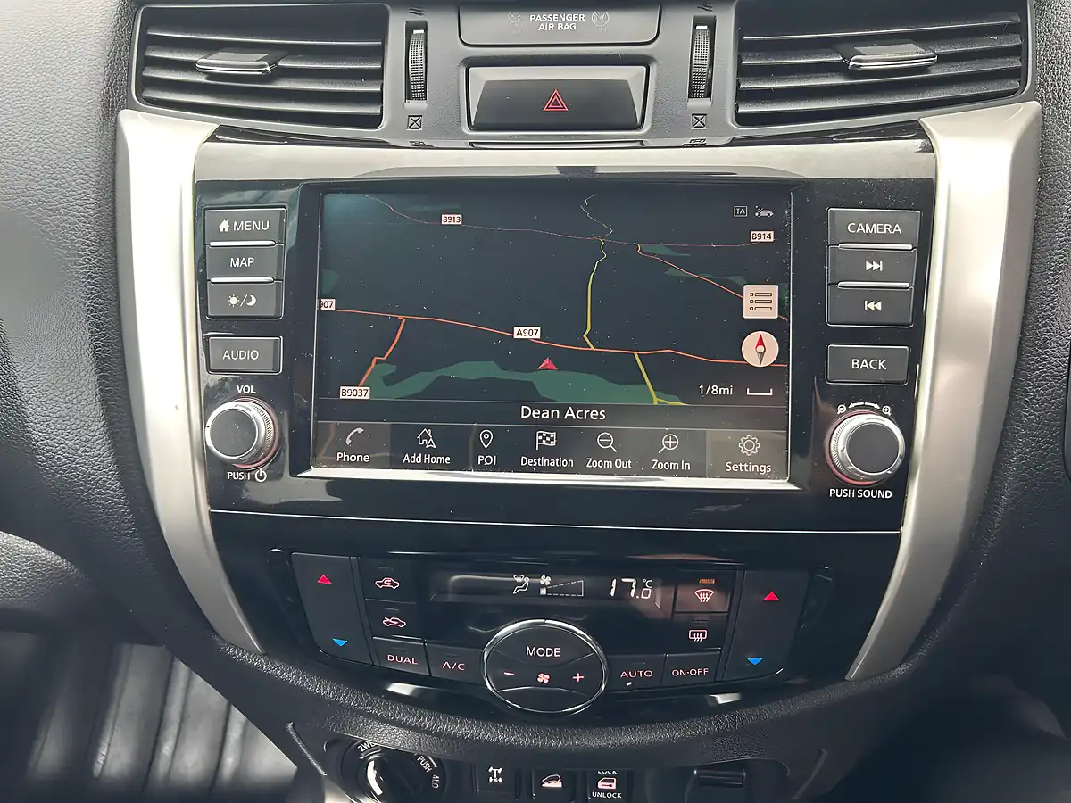 Used 2021 Nissan Navara Tekna White - Interior and Exterior details 9