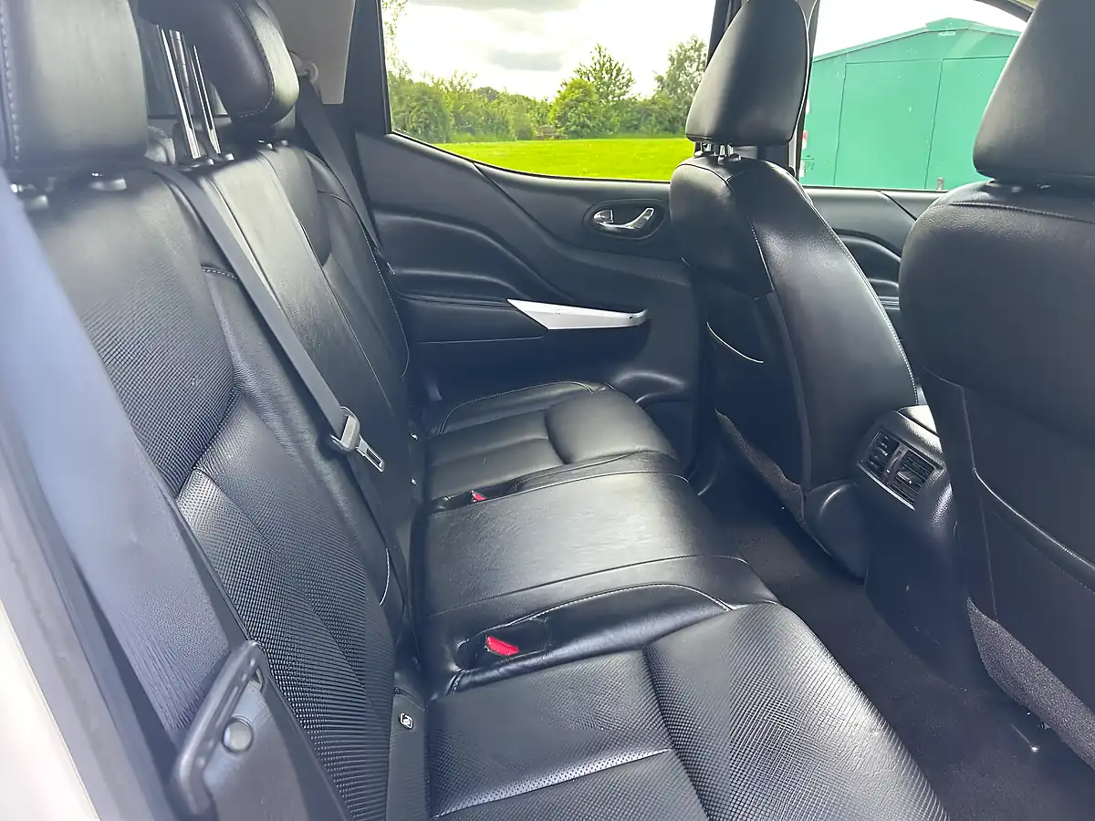 Used 2021 Nissan Navara Tekna White - Interior and Exterior details 11
