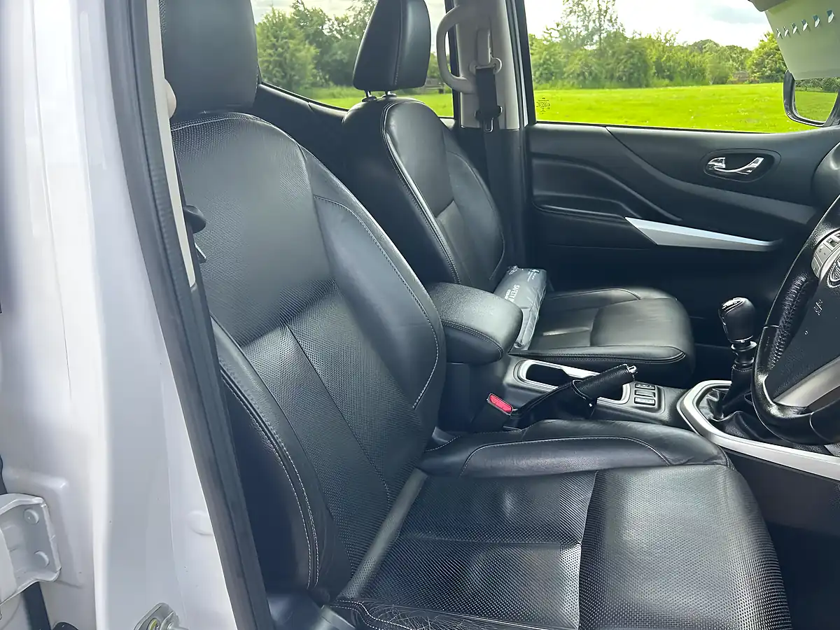 Used 2021 Nissan Navara Tekna White - Interior and Exterior details 12